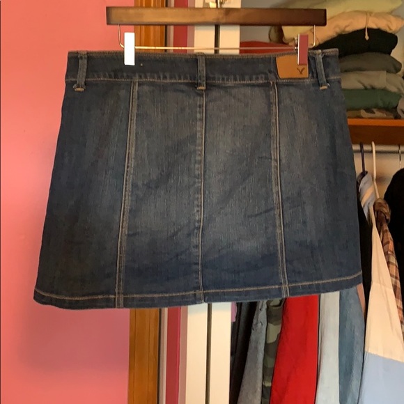 Button-front Denim Skirt - Picture 2 of 2